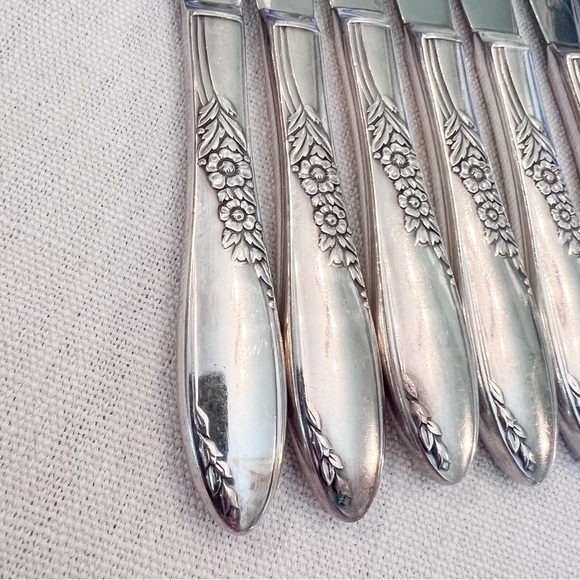 8 Oneida Dinner Knives Country Lane Pattern Wm A Rogers Flatware Silverplate - Picture 4 of 4